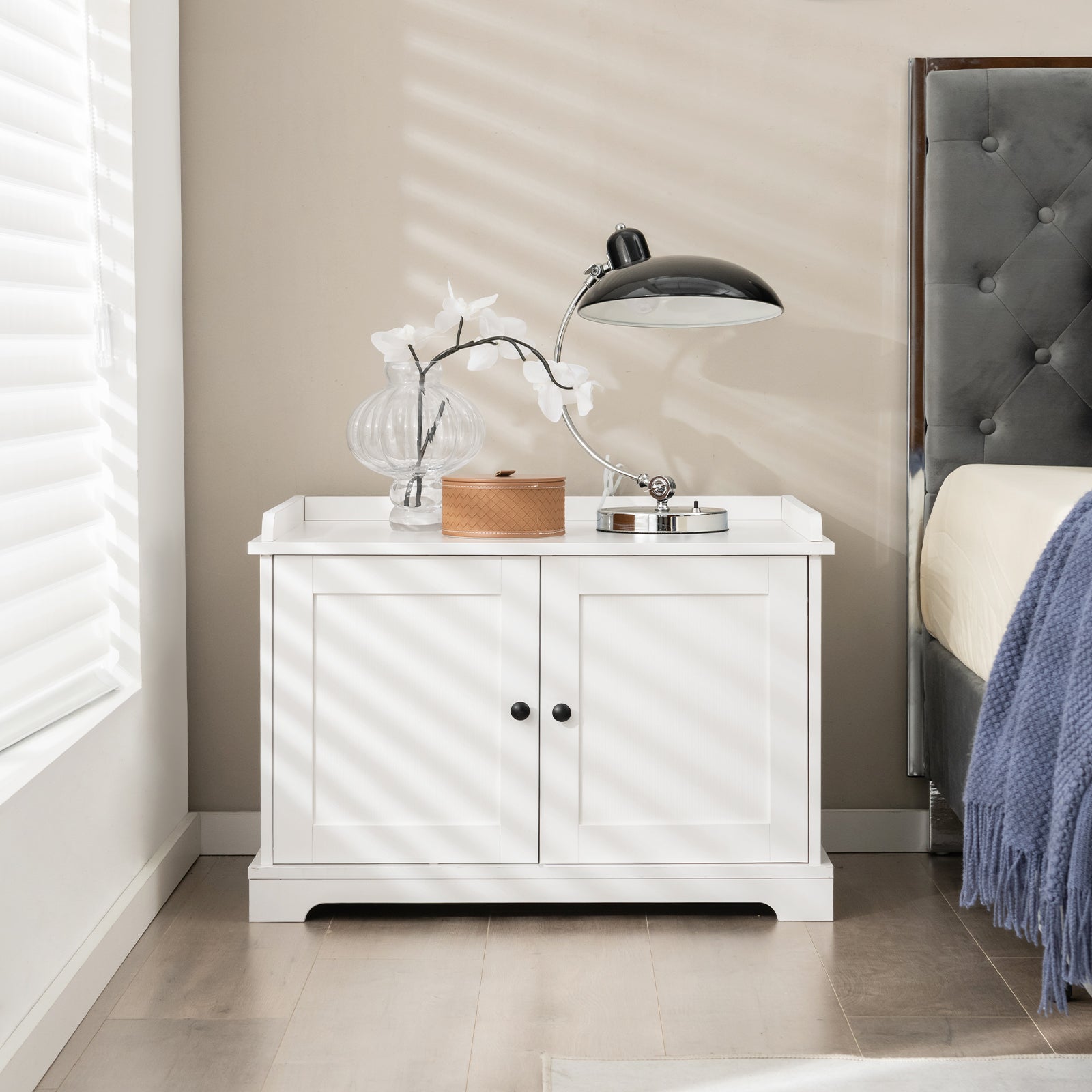 Cat Litter Box Enclosure with Scratching Pad and Adjustable Divider-White